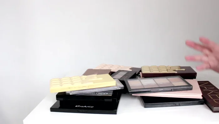 Arrange palettes by size (larger at the back, smaller at the front) for optimal organization and visual appeal.