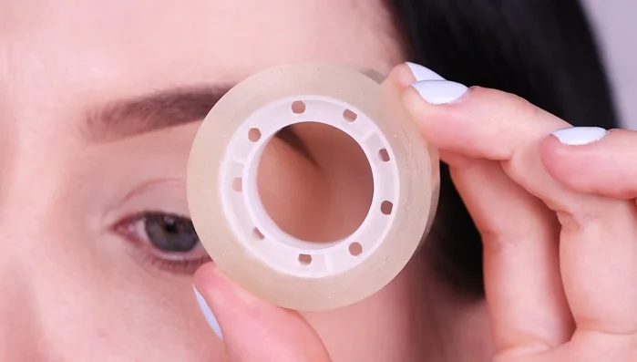 Apply sticky tape at the outer end of the eyelid to create a sharp line.