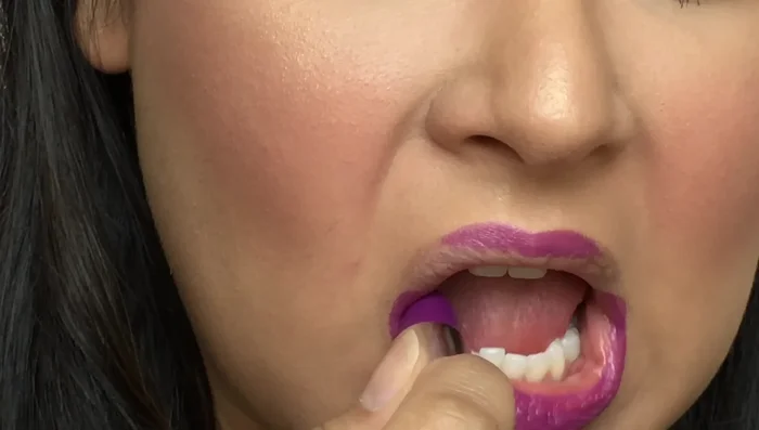 Fill in the lower lip.