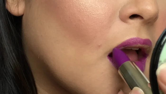 Fill in the upper lip.