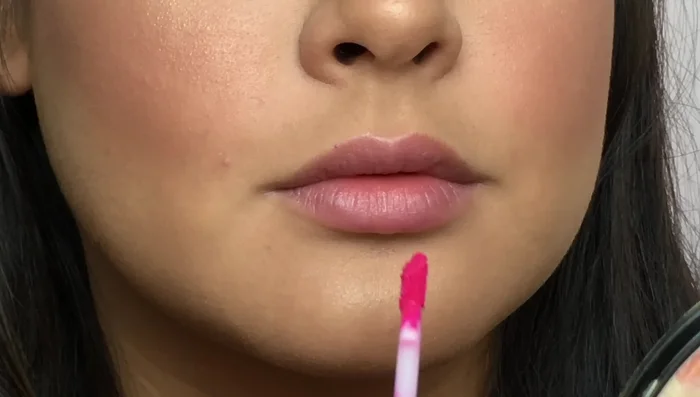 Remove excess product from the applicator again.