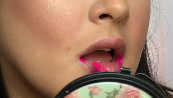 Fill in the entire bottom lip.