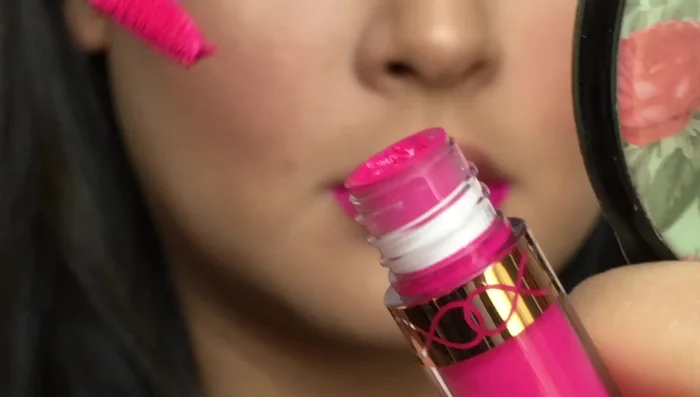 Remove excess product from the applicator again.