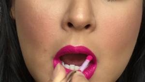 Perfect Lipstick Application: Two Easy Techniques for Flawless Lips