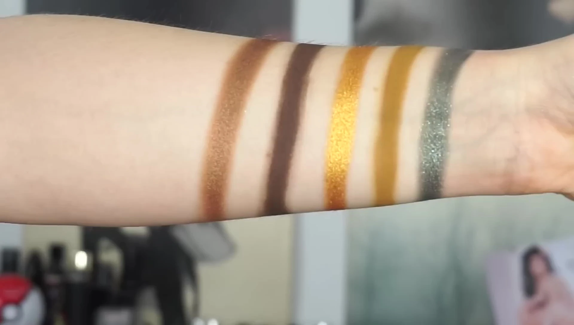 Swatch of Aurora.