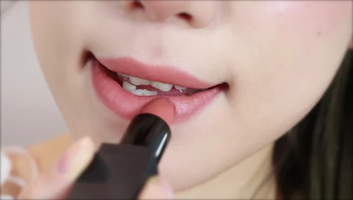 Apply a nude-colored lipstick all over your lips.