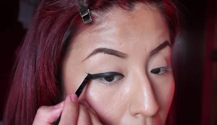 Turn the brush to connect the line a little bit more and make it perfect.