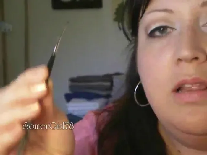 Repeat steps 1-3 on the other eye, using your pinky finger to steady your hand if needed.