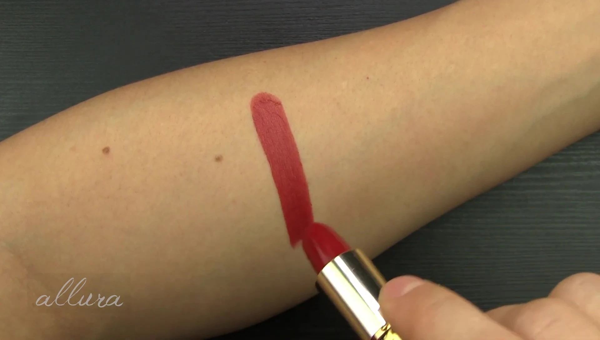 Swatches of Prosperous Red and Lovely Red side-by-side.
