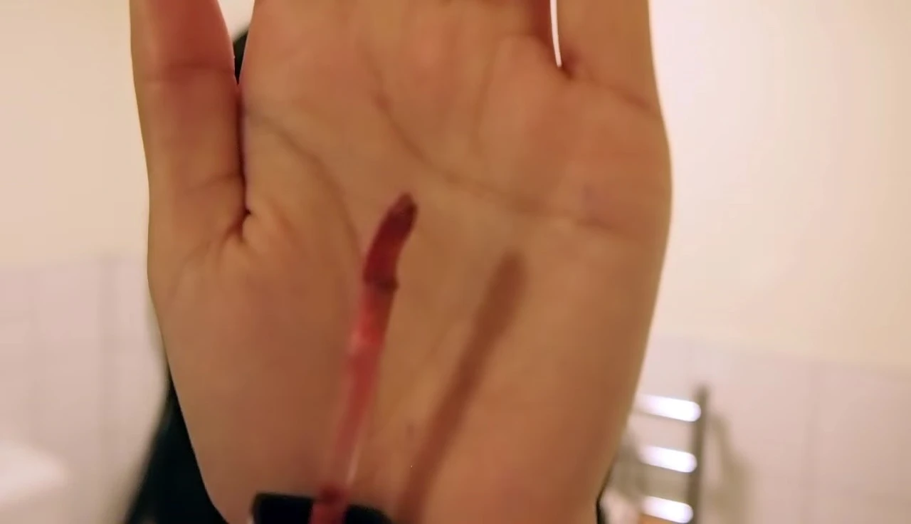 Image highlighting the applicator and the texture of the liquid lipstick.
