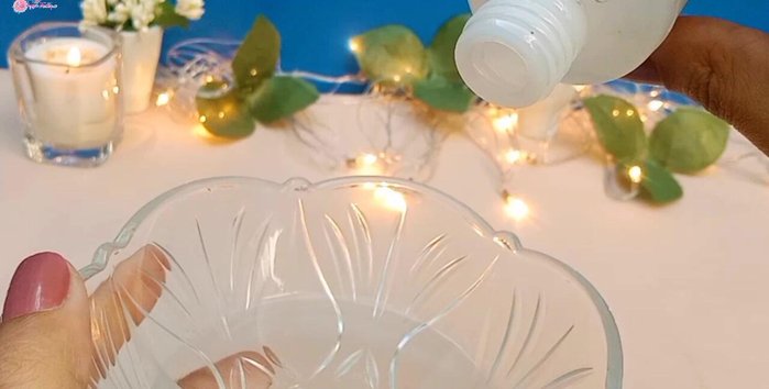 Take 3-4 tablespoons of rose water.