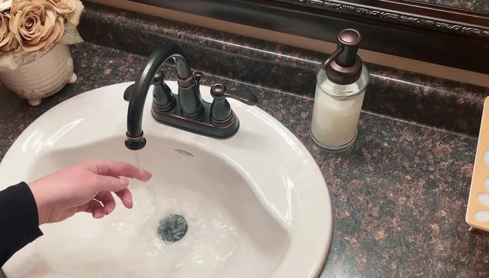 Rinse the brushes thoroughly under running water, keeping the bristles pointed downwards to protect the glue.