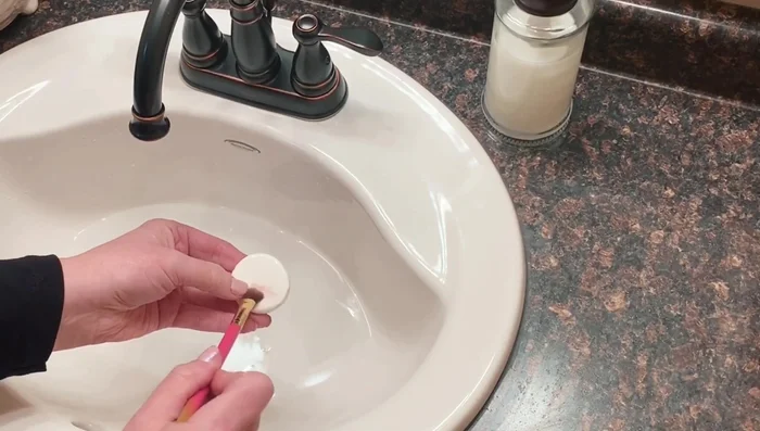 Rinse the brushes thoroughly under running water, keeping the bristles pointed downwards to protect the glue.