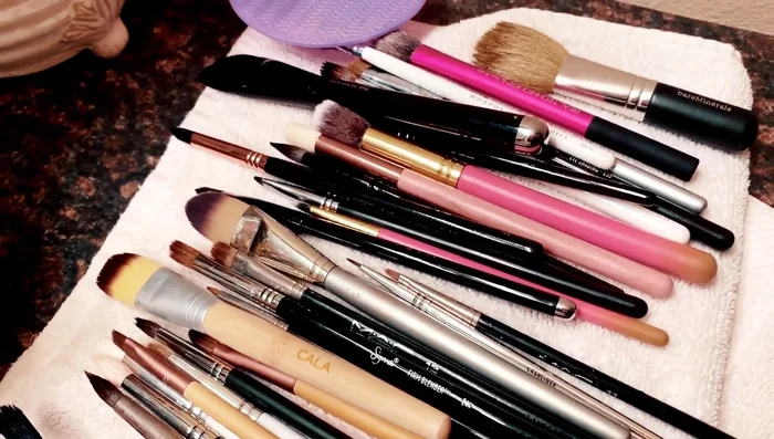 Store your clean brushes in a protective caddy.