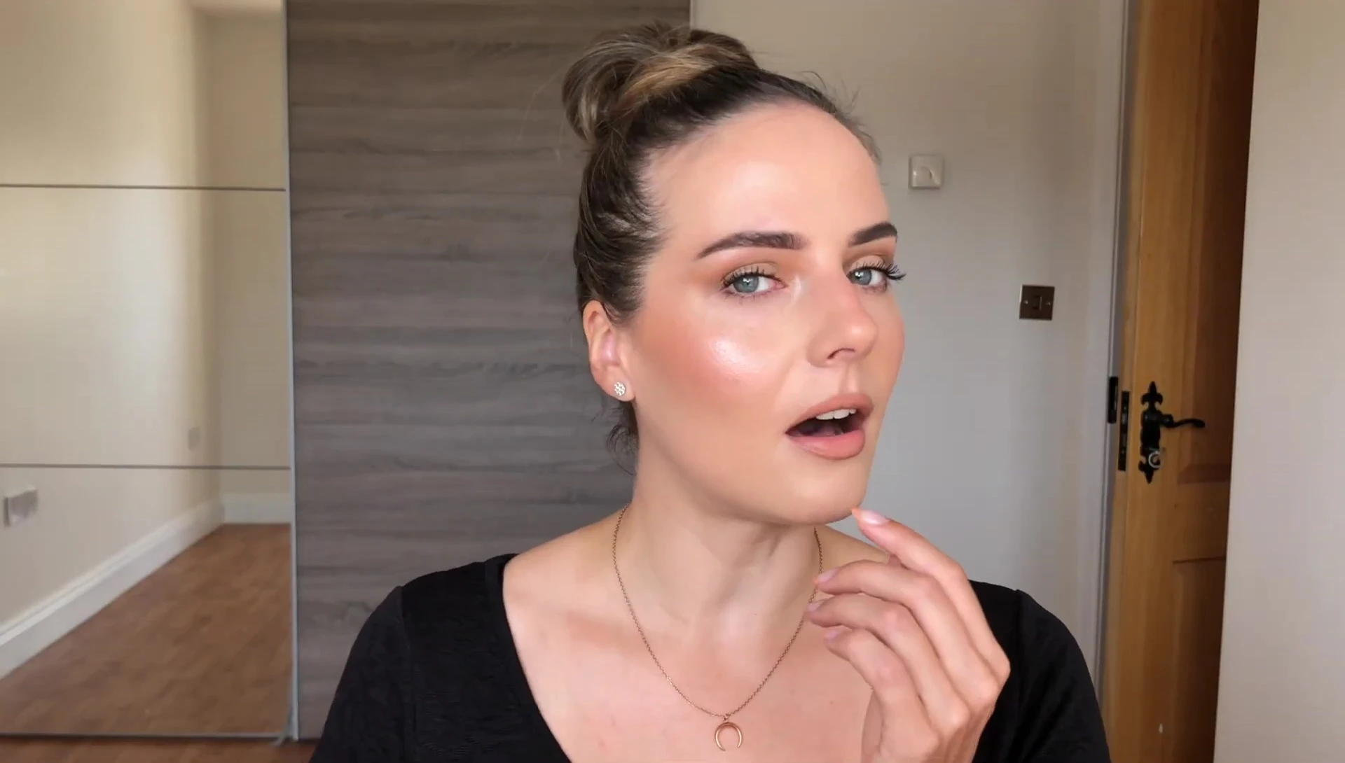 Comparison of the two sides of the face after spraying the setting spray on one side.