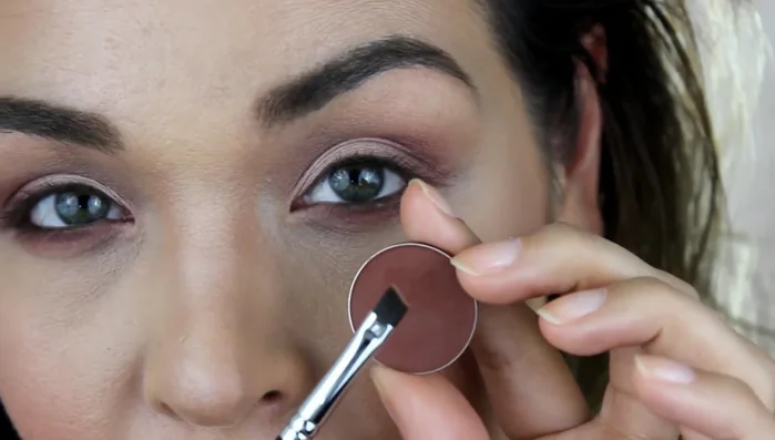 Optionally, apply “Peach Tea” eyeshadow to the upper lash line using the pro Precision eyeliner brush for added dimension.