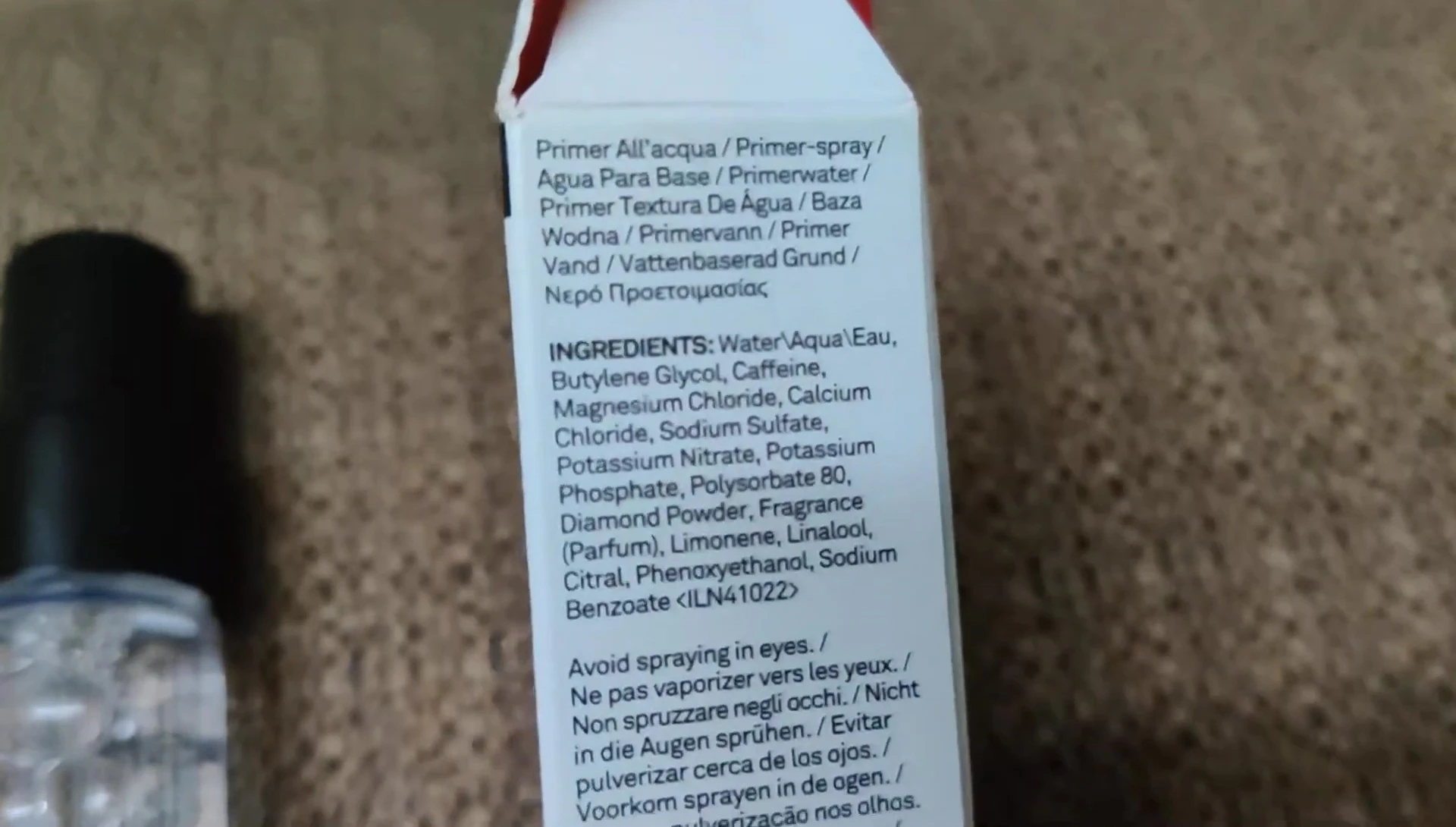 The reviewer points to the ingredient list.