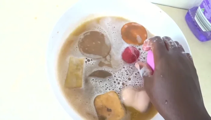 Air dry: Allow the sponges to air dry completely before using them again. 