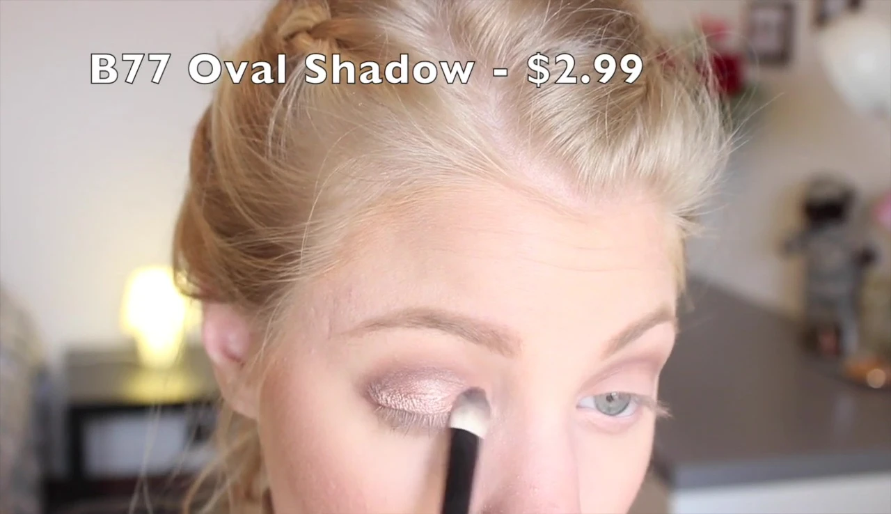 The B77 Oval Shadow Brush.