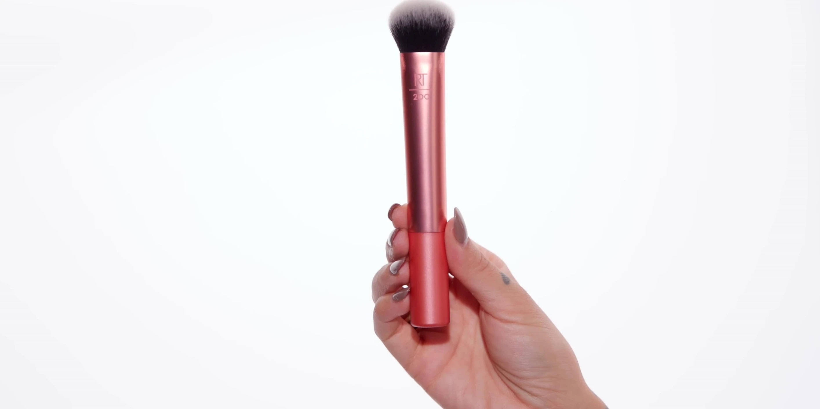 The expert face brush (200)