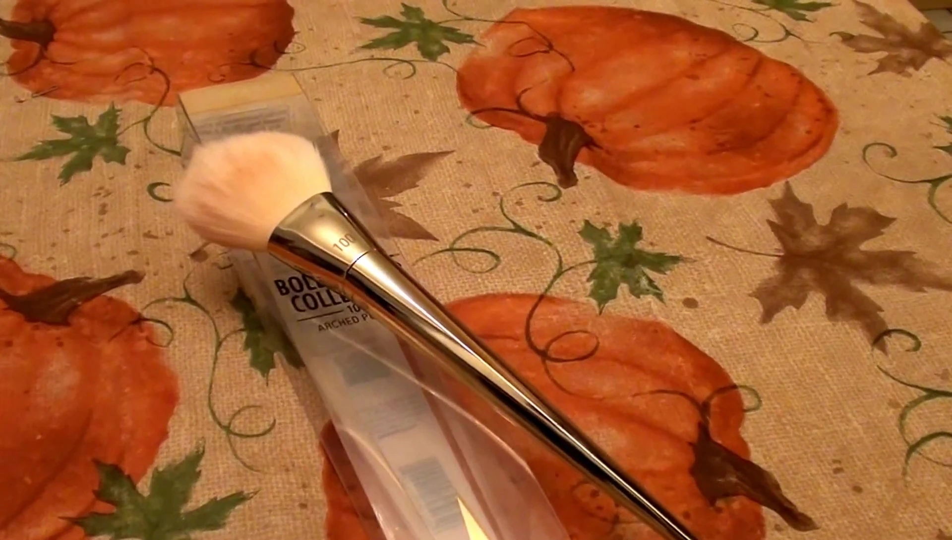The reviewer pointing out common problem areas with pressed powder application.