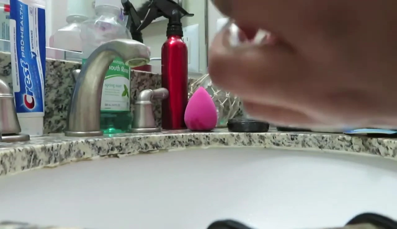 Clean makeup brush after cleaning.