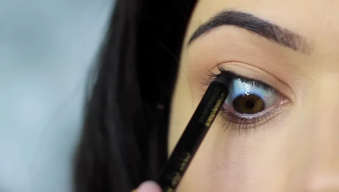 Softly blend any harsh lines with the blending brush.