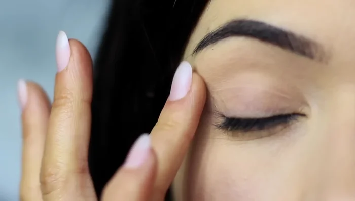 Blend the eyeshadow down onto the lid and back up towards the brow, leaving a small gap under the brow for contrast.