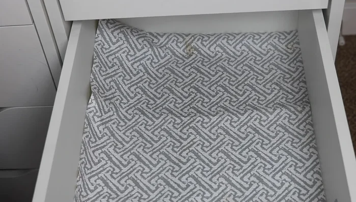 Start placing the largest palettes first, strategically arranging them to maximize space. Consider the length and width of each palette, placing longer palettes along the sides and fitting other palettes in the remaining gaps.