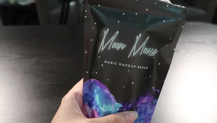 Combine all scraped eyeshadows into the empty pan.