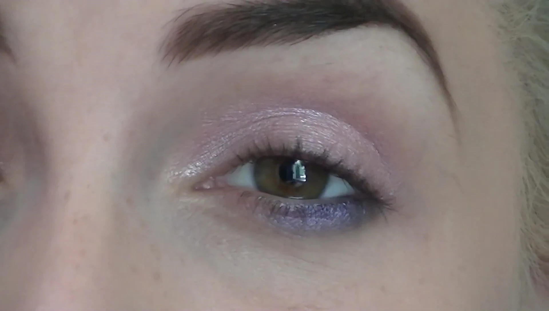 Bare lashes before mascara application