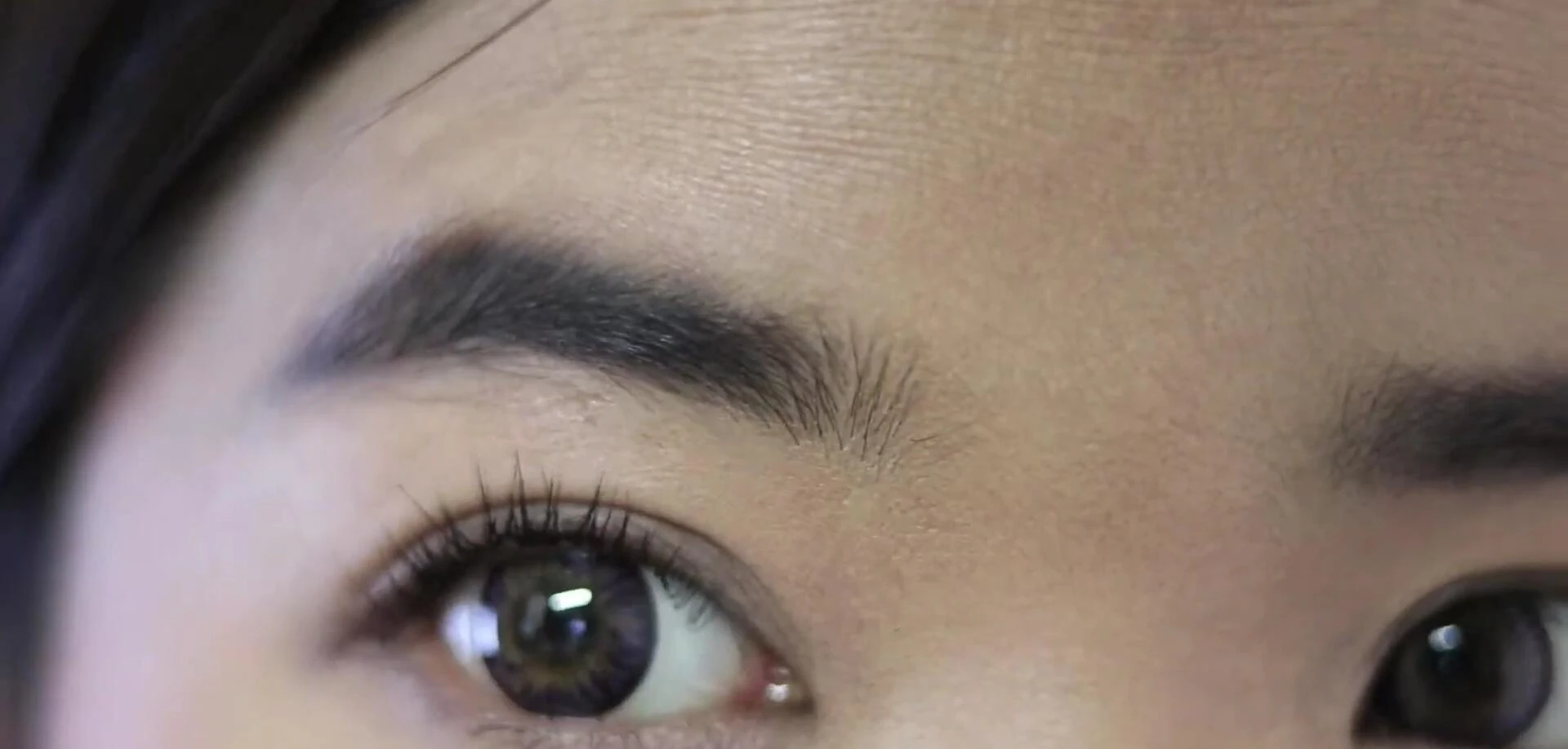 Close-up of the reviewer's eyes, highlighting the long-lasting curl.