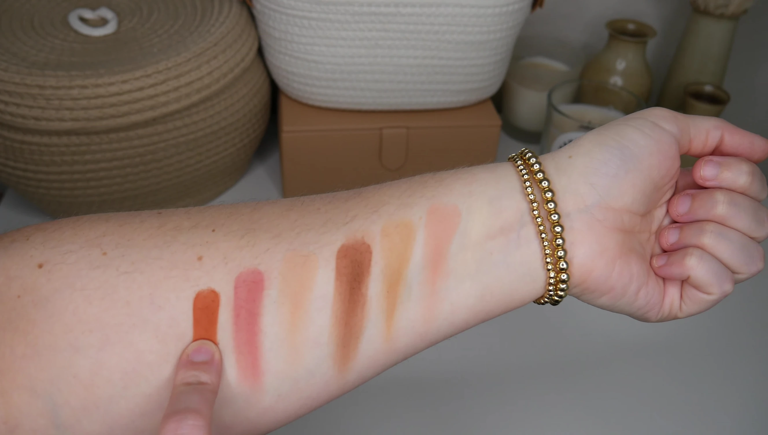 Close-up of 'Sienna Sunset' eyeshadow swatch