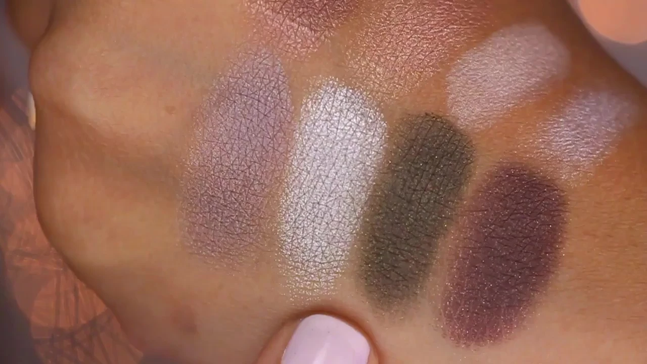 Close up of the Chrome shimmer shade.