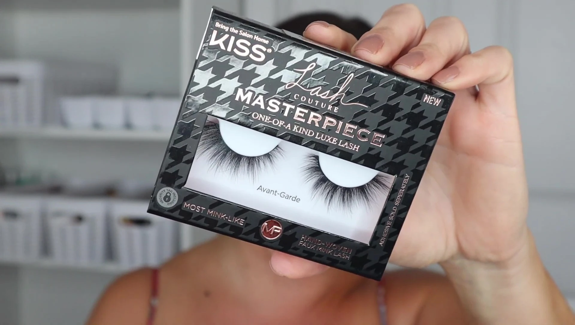 Applying KISS lashes