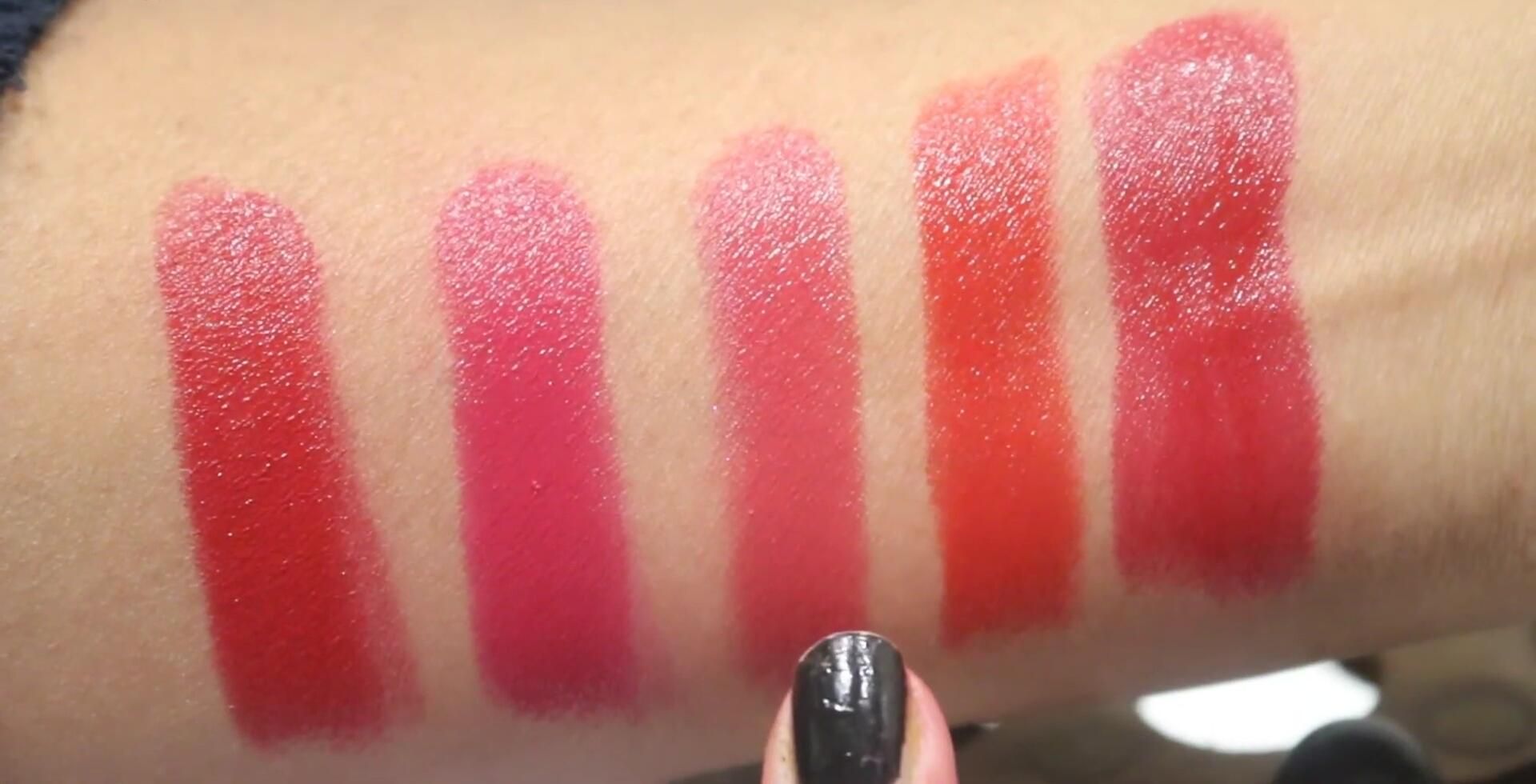 Swatch of shade 377N.