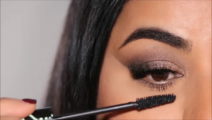 Apply false eyelashes (TTY Lashes tl10 recommended).