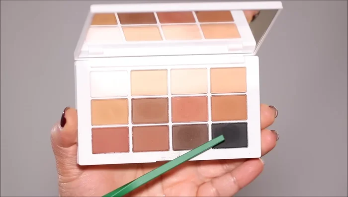 Apply a deeper brown shade next to the charcoal, followed by a lighter brown shade beside that.