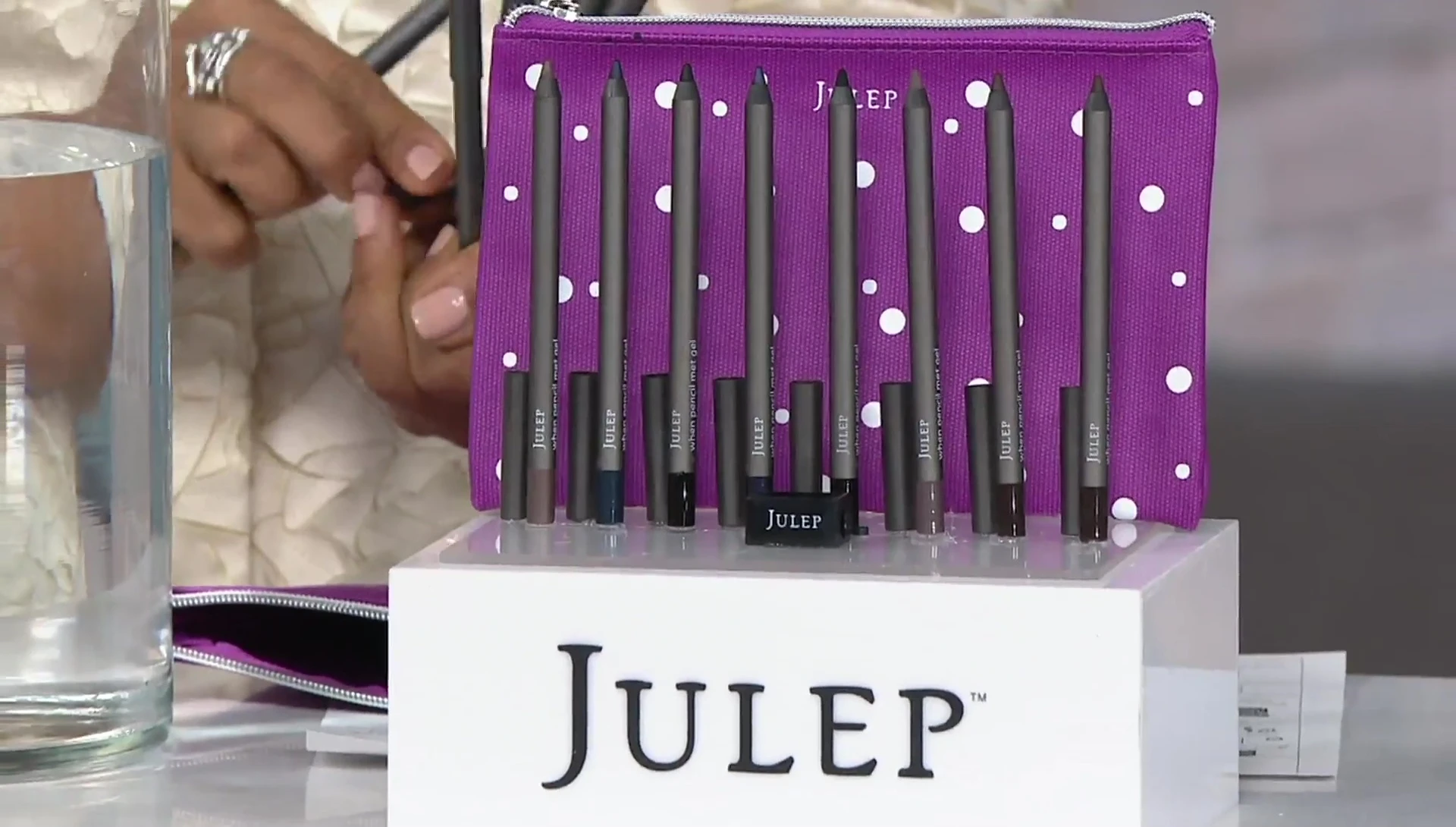 Close-up of the packaging showcasing the 8-piece eyeliner collection and price.
