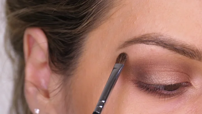 Apply highlighter to the inner corner and brow bone with mini detail shaders.