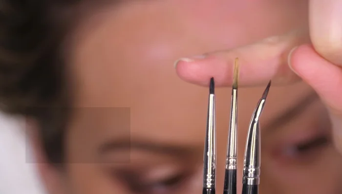 Create a sharp wing with an eyeliner brush. Consider the brush tip thickness for desired liner thickness. Angled ferrules provide maximum control.
