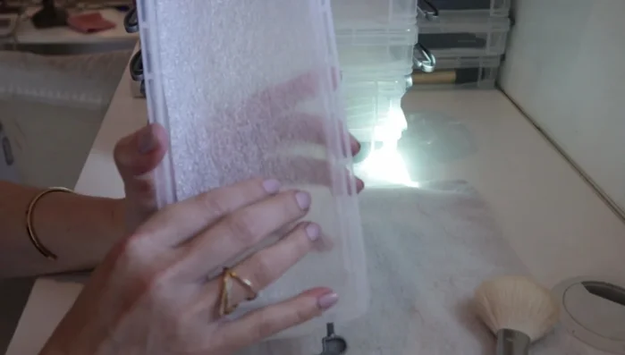 Use foam liners to protect brush bristles.