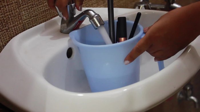 Soak dirty brushes in a mug of water.