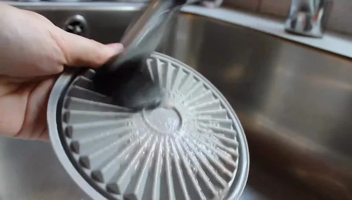 Swirl the brush on the dry lid.