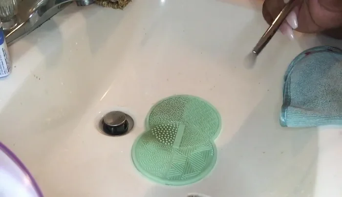 Rinse and clean the brush cleaning mat thoroughly after use.