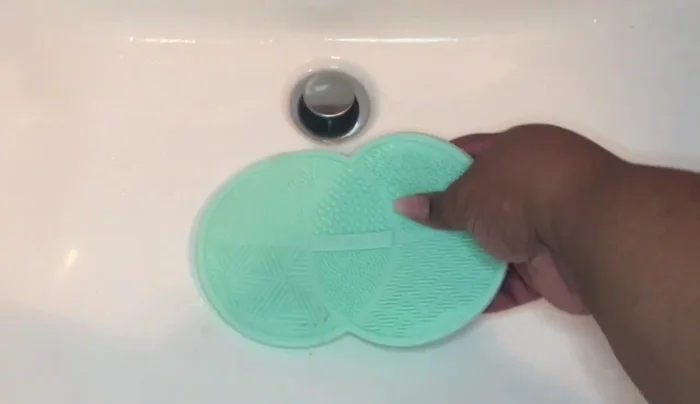 Fill the cup with water and add baby shampoo.