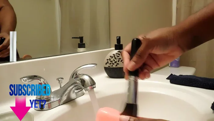 Rinse the brush thoroughly until no more product comes out.