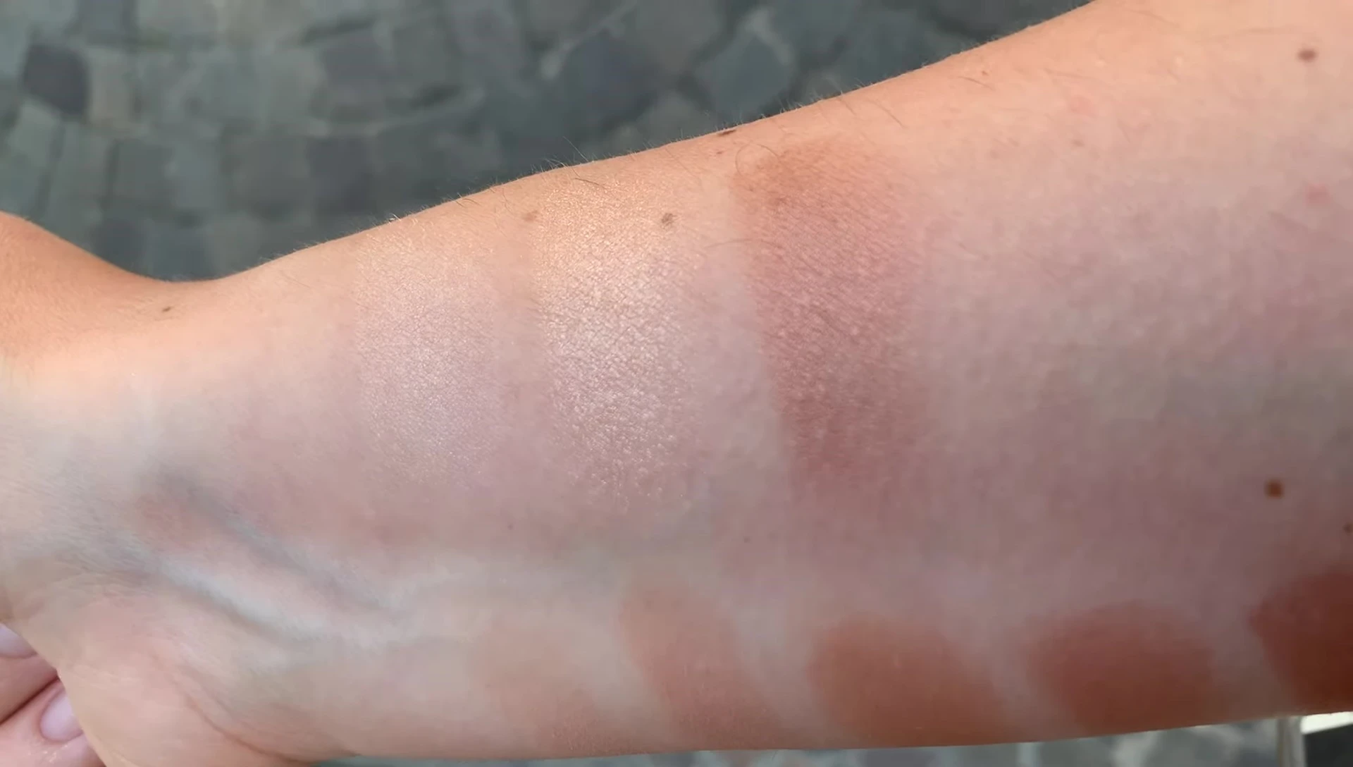 Swatches of all highlighter shades