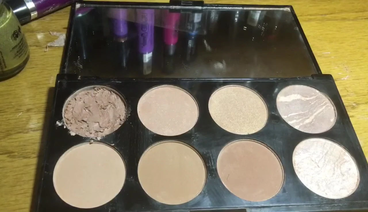 The repaired bronzer palette after cleaning and repacking.