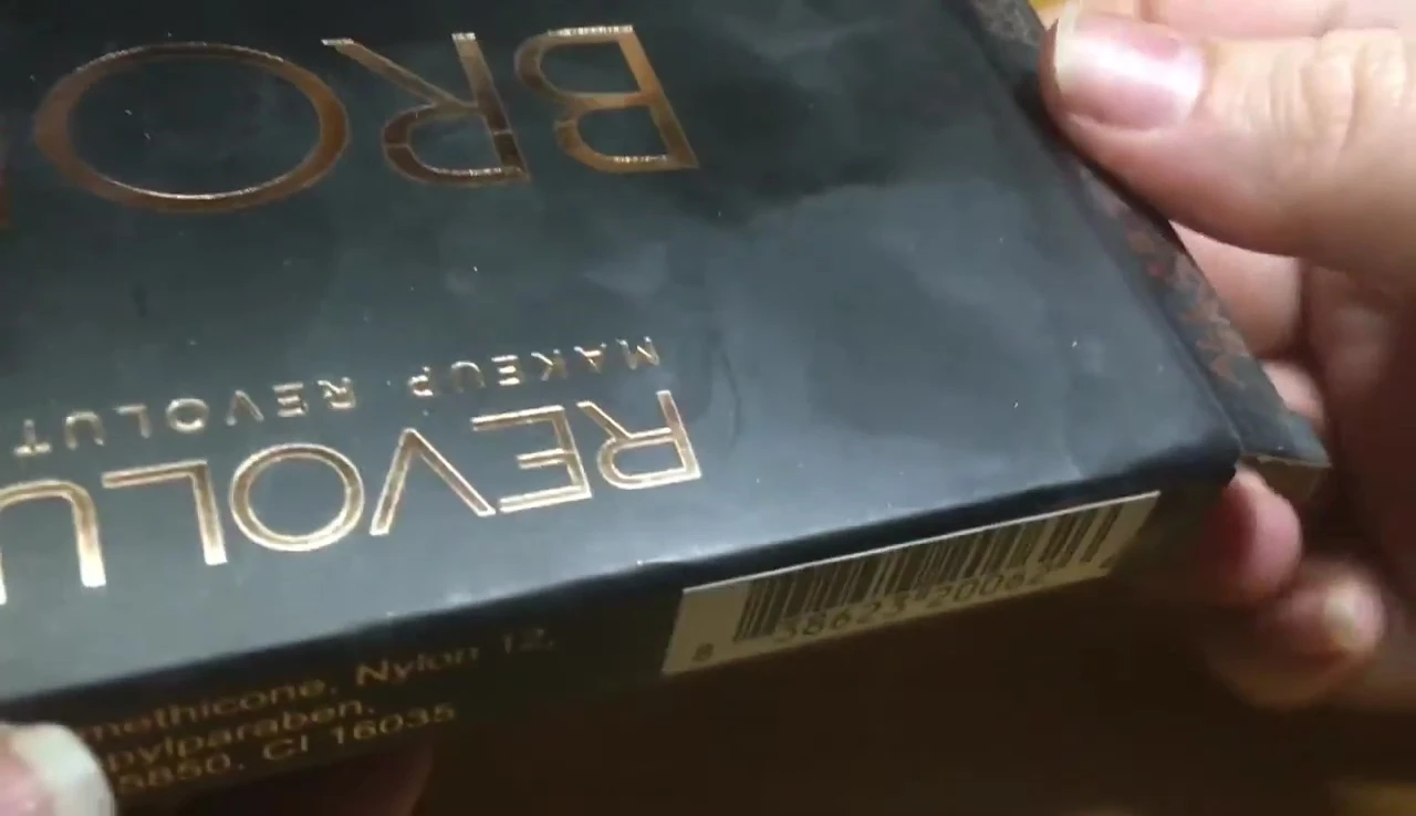 Close-up of damaged palette showing the broken bronzer.